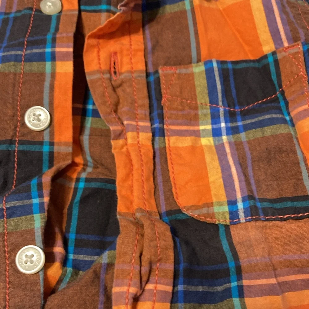 Long sleeve plaid button down shirt